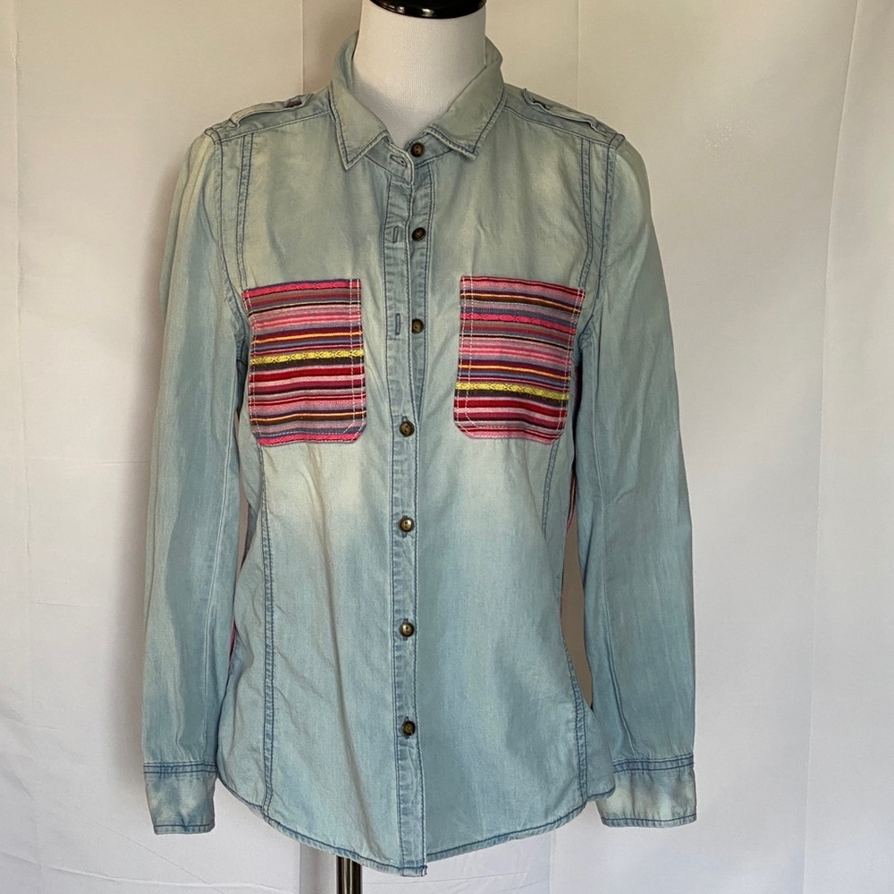 Chambray denim button front shirt with multi colored pockets and back Size M